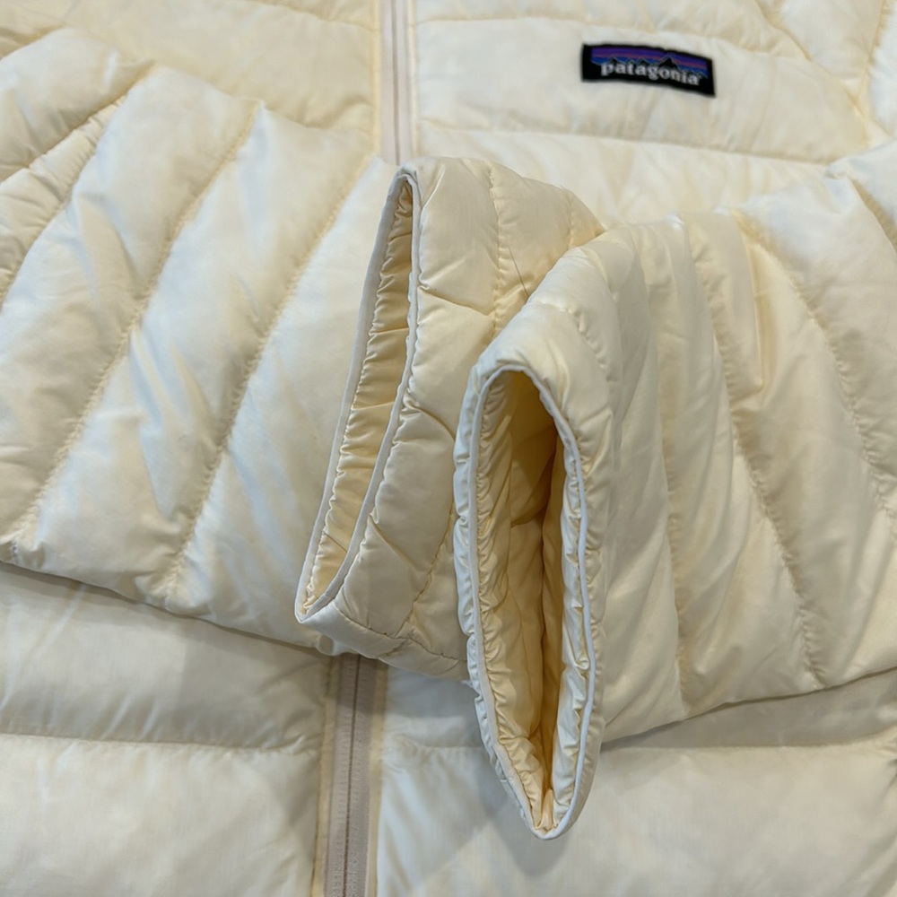 PATAGONIA | Women's Down Jacket - Picture 5 of 9